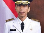 262px-Gubernur_DKI_Jokowi.jpg