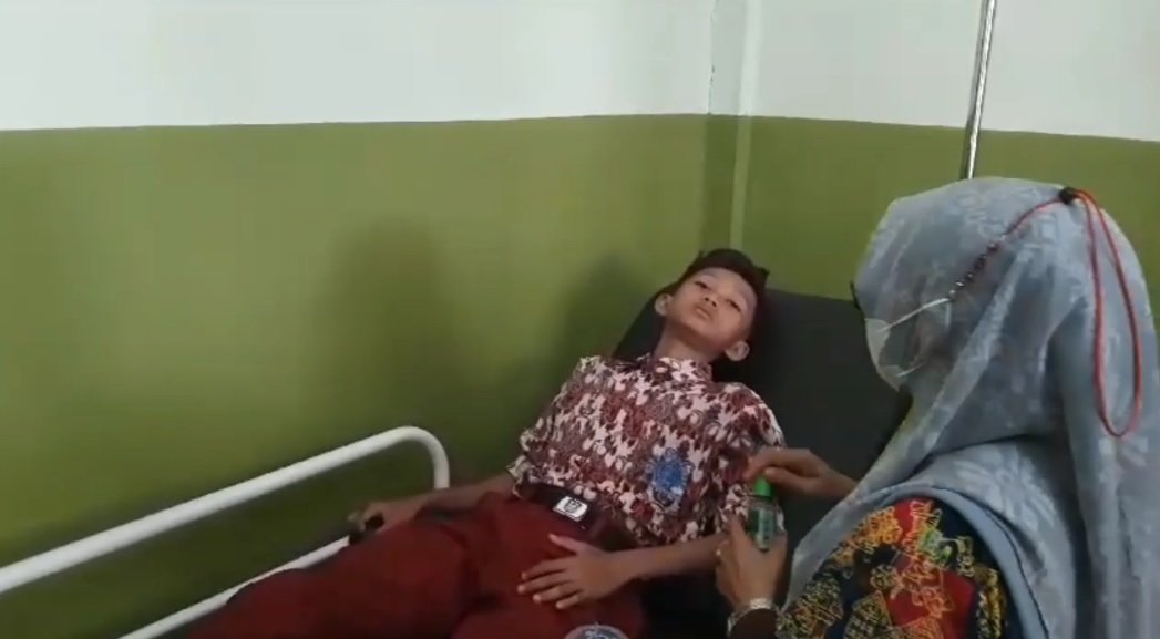 BELASAN-SISWA-SDN-2-TAMBAKBAYA-KERACUNAN.jpg