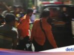evakuasi-jenazah-pria-diduga-bunuh-diri-di-gresik_169.jpeg