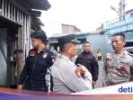 polisi-saat-mengamankan-lokasi-penggerebekan-kakek-cabul-sesama-jenis-1759913389778_169.jpeg